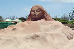 Imagen de la heroína Vo Thi Sáu en el corazón del pueblo de Con Dao